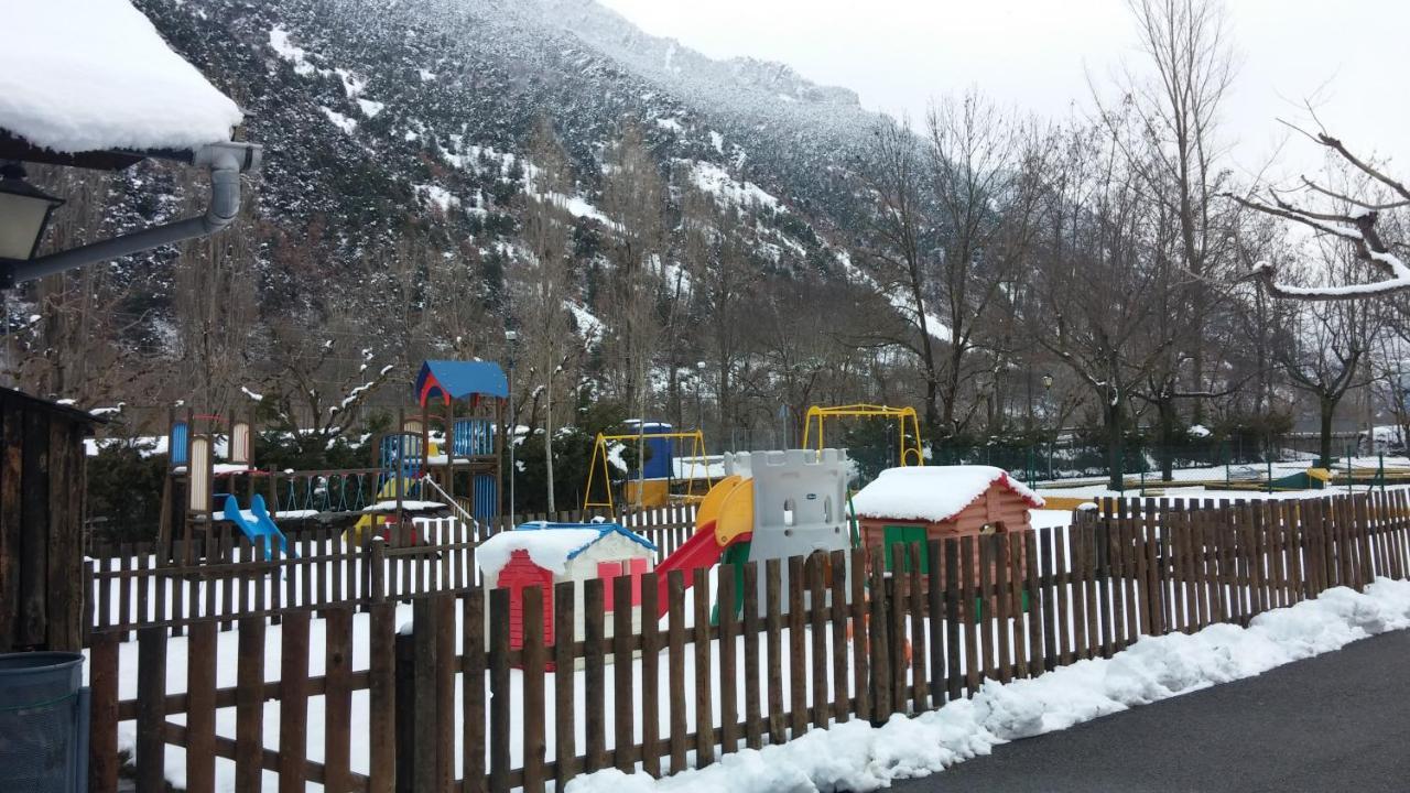 Camping Bungalows La Borda Del Pubill Ribera de Cardós Exterior foto