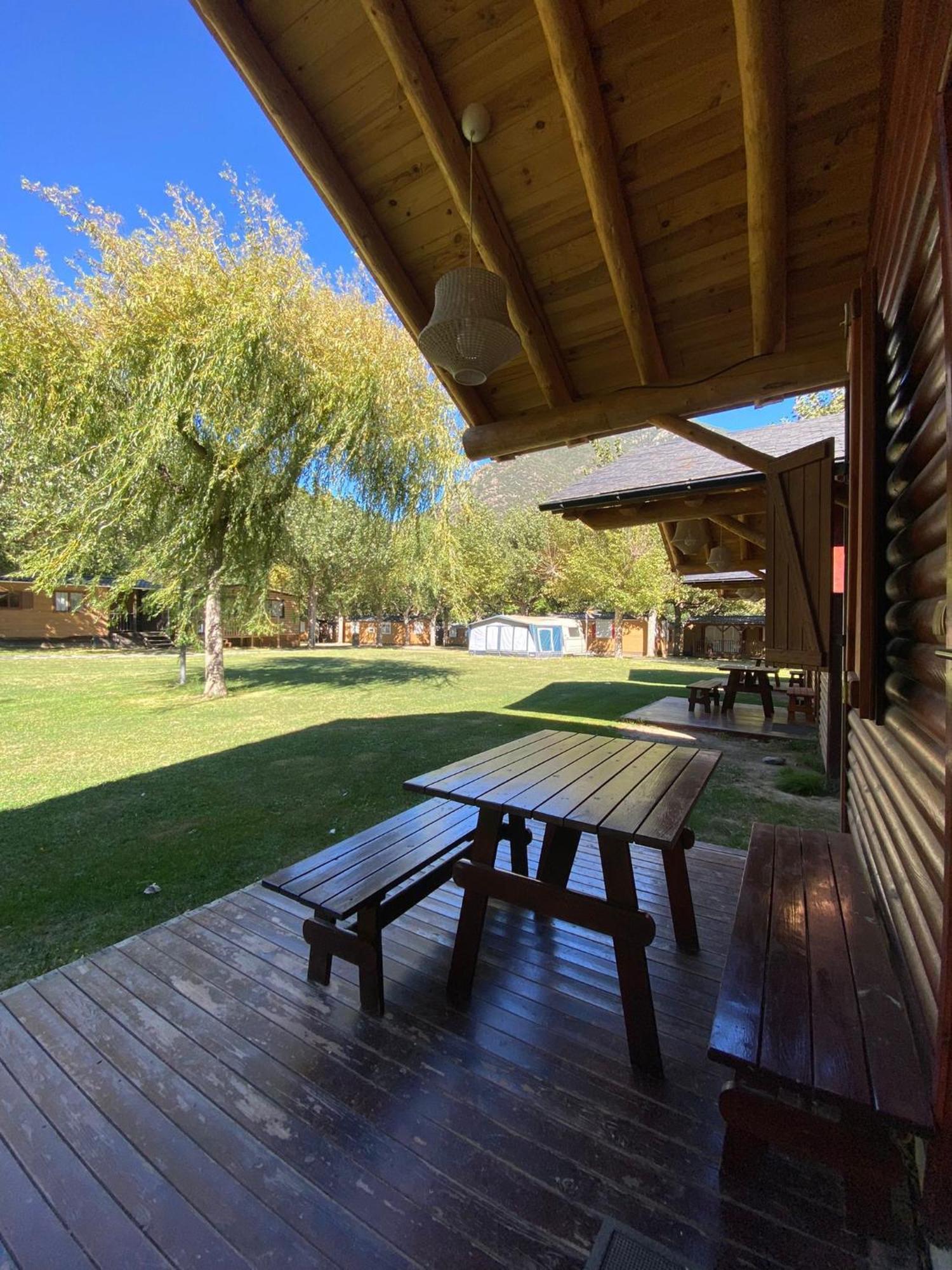 Camping Bungalows La Borda Del Pubill Ribera de Cardós Exterior foto