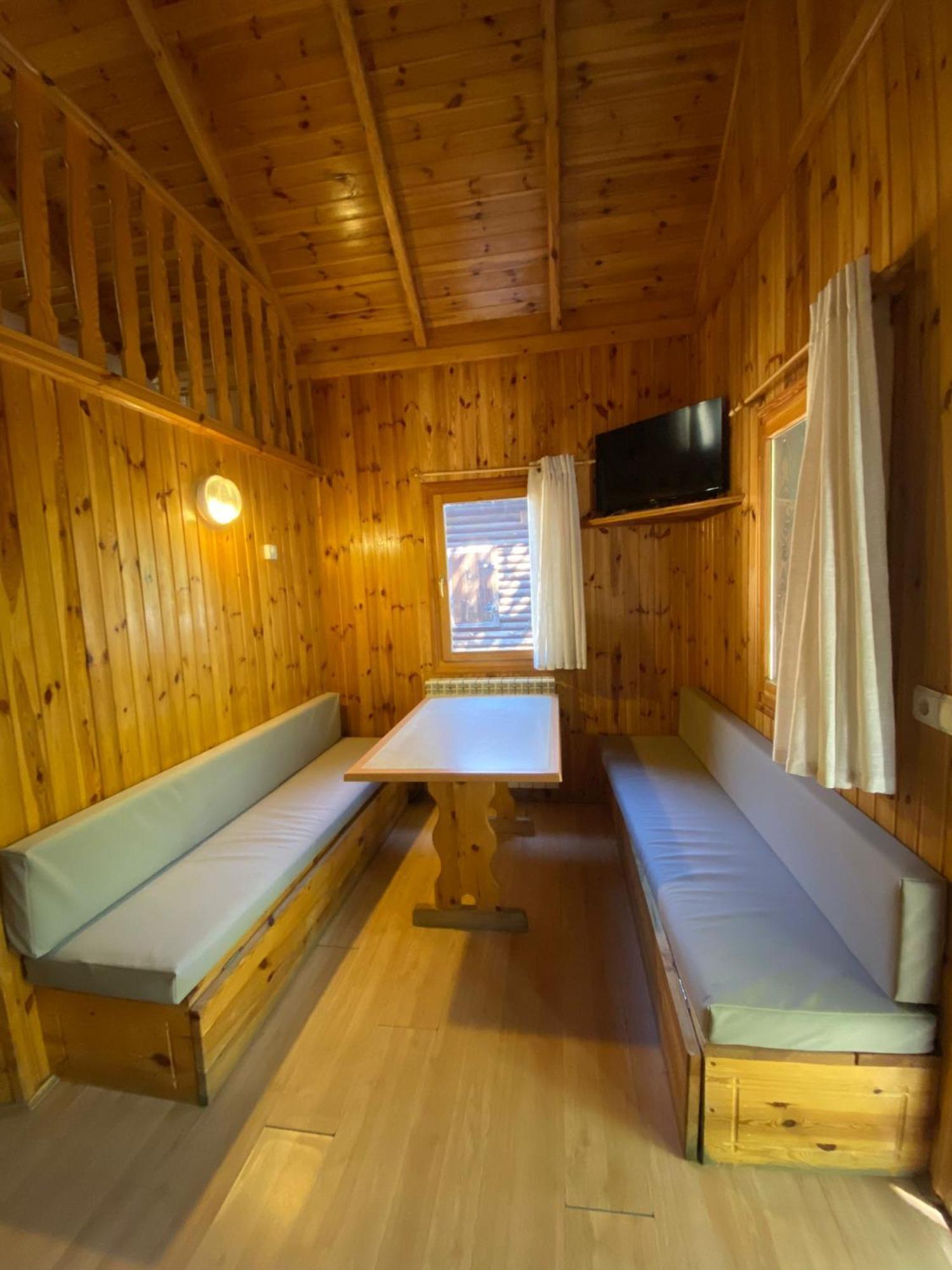Camping Bungalows La Borda Del Pubill Ribera de Cardós Exterior foto