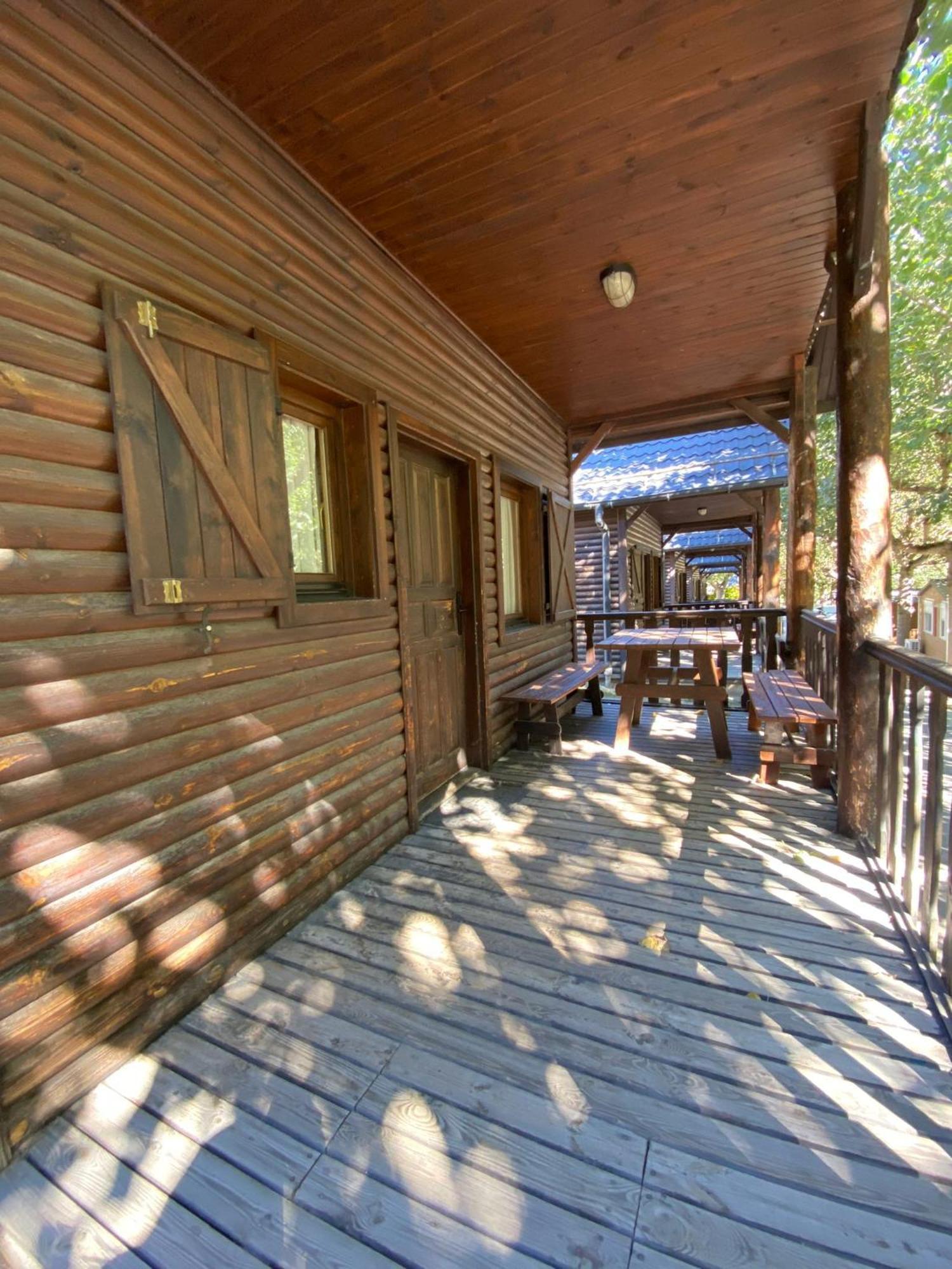 Camping Bungalows La Borda Del Pubill Ribera de Cardós Exterior foto