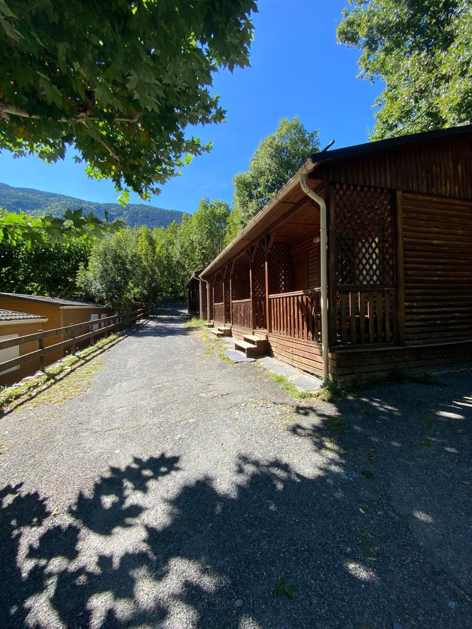 Camping Bungalows La Borda Del Pubill Ribera de Cardós Exterior foto