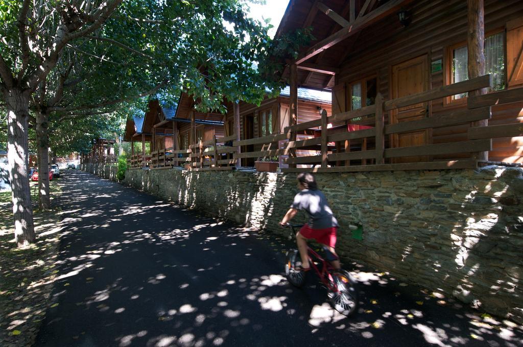 Camping Bungalows La Borda Del Pubill Ribera de Cardós Exterior foto